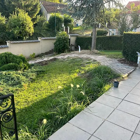 Aux Buzons, Jolie Champenoise * Moslins